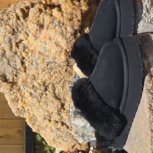UGG DISQUETTE BLACK CLOG PLATFORM SHEEPSKIN SLIPPERS us 8 NIB**